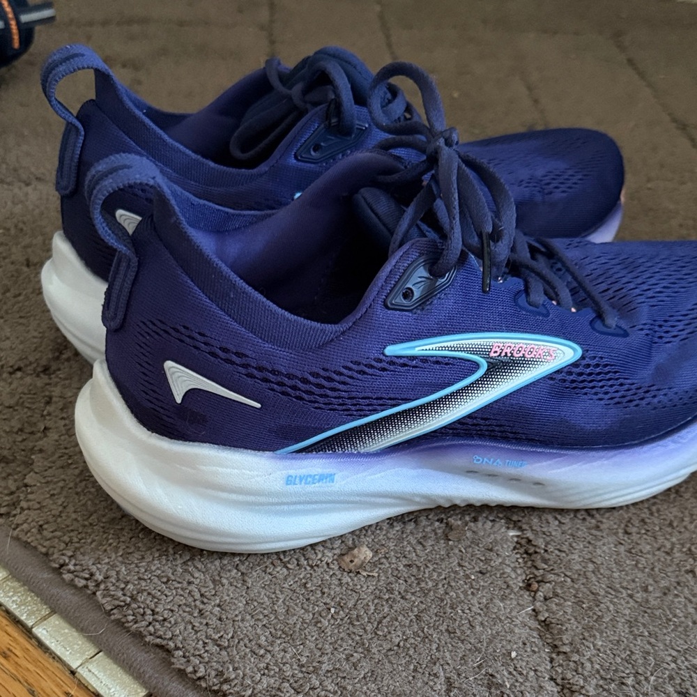 Brooks Glycerine 22 purple and White Athletic Sneakers